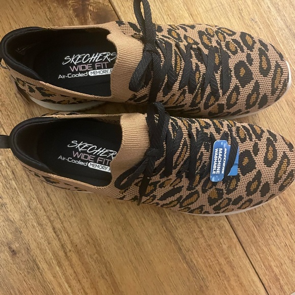 Skechers Women's Tan and Black Leopard Slip on Sneakers - NWOB - Picture 3 of 7